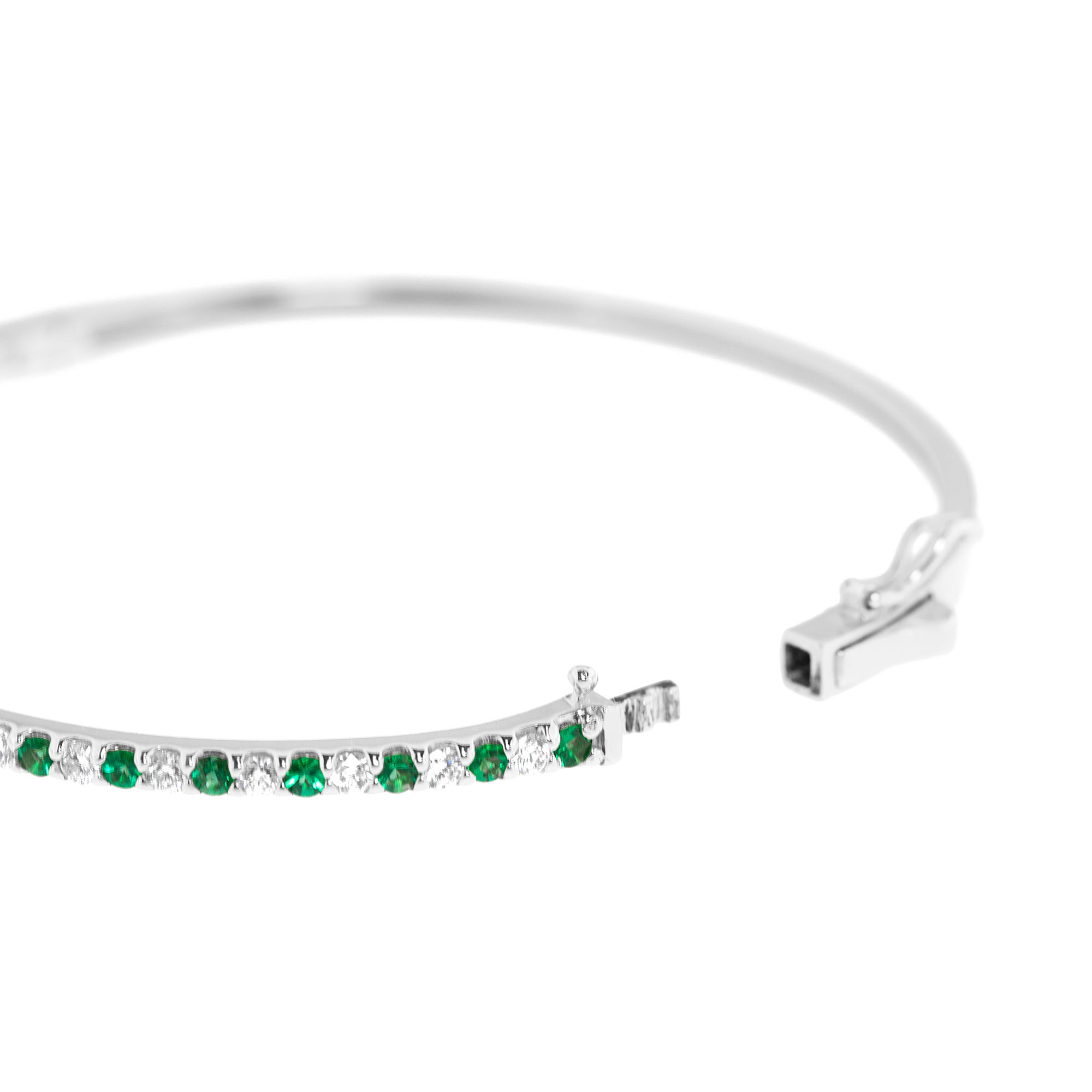 Stunning diamond & emerald ladies 18ct gold bracelet - ITEMS OF BEAUTY