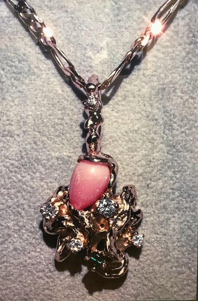 Photo of Marcial de Gomar's first conch pearl design.