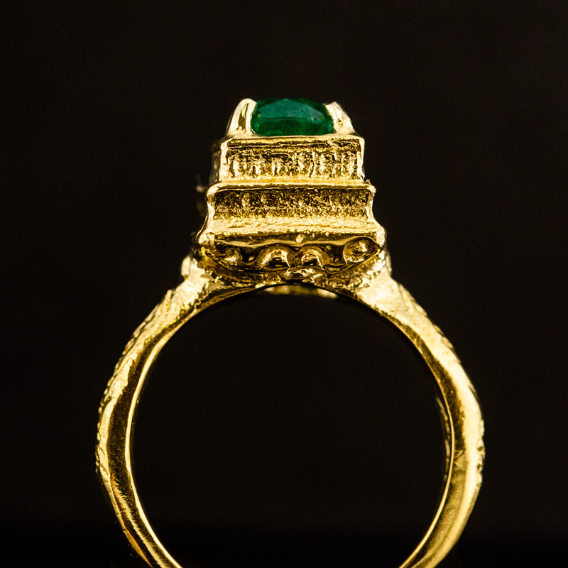 Mudejar style ring with Colombian emerald side view.