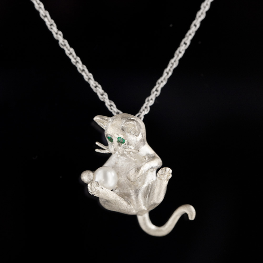 Elsa Peretti® Cat Island pendant in silver with a freshwater