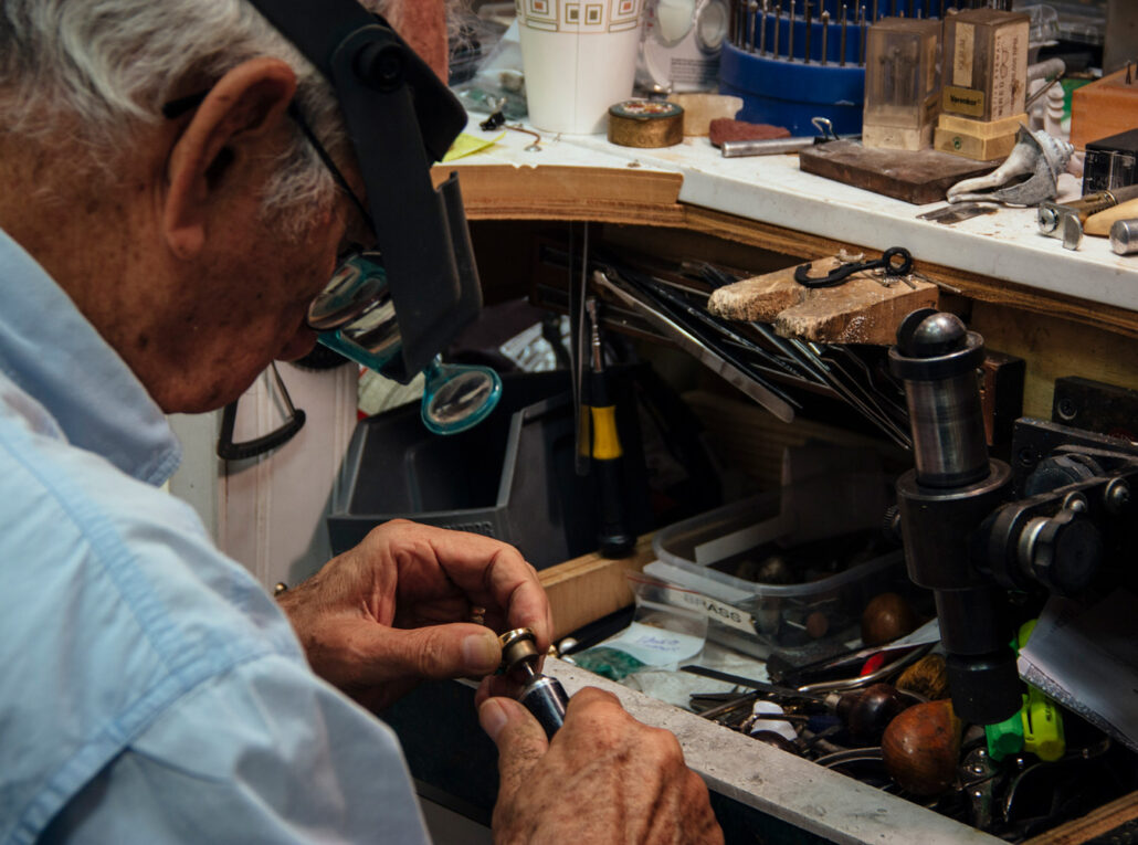 manuel marcial de gomar on the jewelers bench