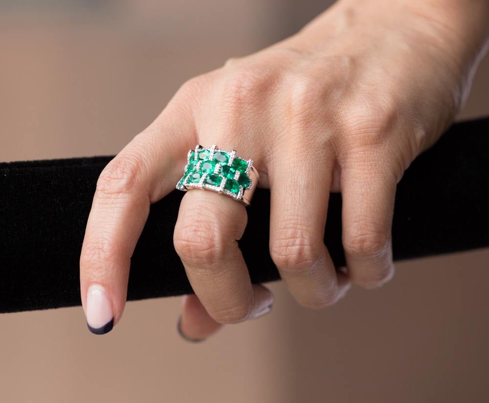 Medium Balloon Ring with Emerald | Gabriela Artigas