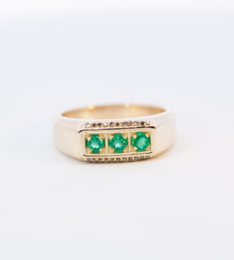 Mans 3 emerald and cognac diamond ring in yellow gold