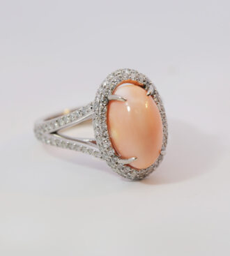 Conch Pearl & Diamond halo ring