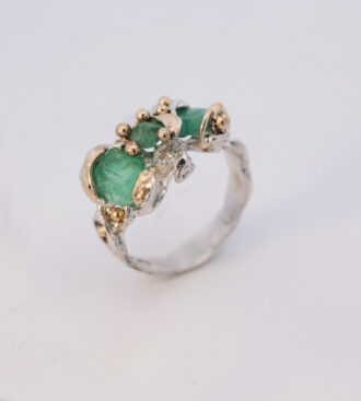 'Bubbles' rough emerald two tone ring