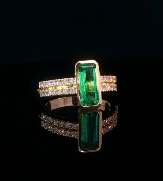 Emerald & diamond ring in 18KY gold